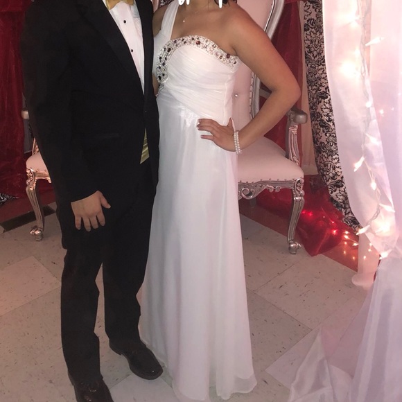 Long, white formal dress w one shoulder strap - Picture 4 of 4